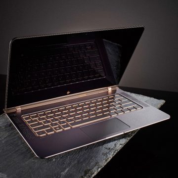 Złoty HP Spectre x360 14 – luksusowy, ale czy wydajny?