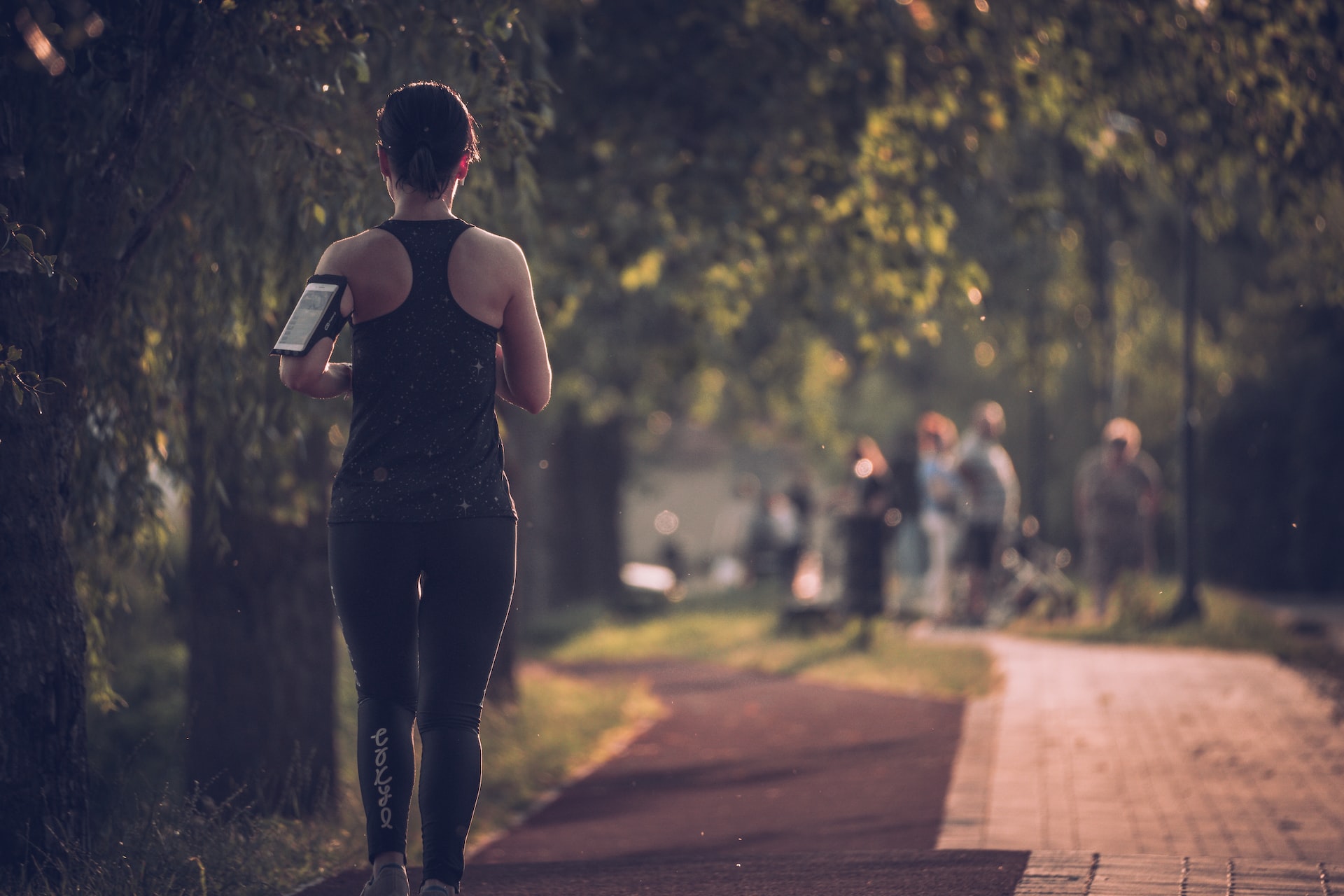 W czym przechowywać smartfona podczas biegania?